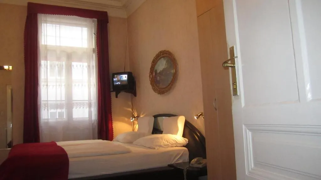 Pension Adria Vienna 3*,